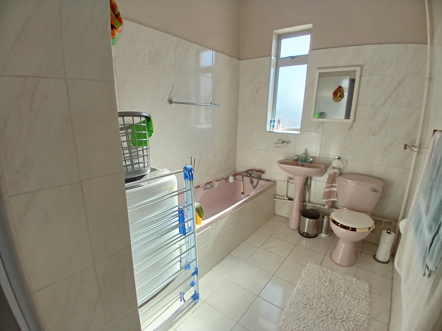 To Let 1 Bedroom Property for Rent in Summerstrand Eastern Cape